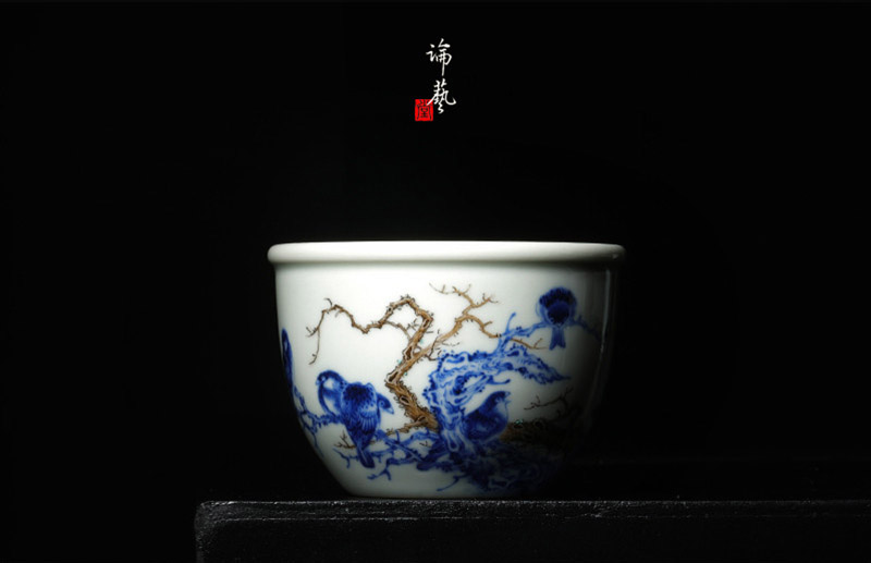 青花加彩《寒雀圖》